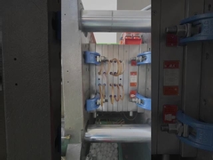 ইনজেকশন মোল্ডিং মেশিন যা ক্যাপ তৈরি করে